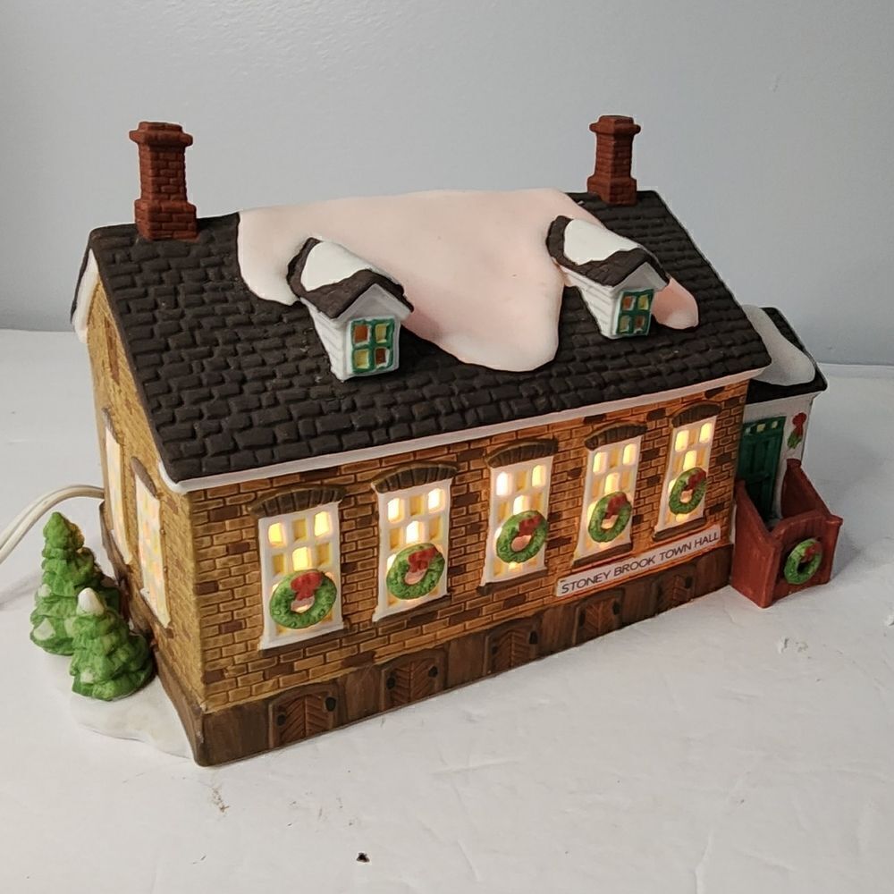 DEPT 56 TOWN HALL~ New England Village,  Stoney Brook # 5644-8 Original Box